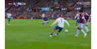 多库左路横敲，谢尔基禁区内左脚推射，铃木彩艳迅速倒地抱住皮球